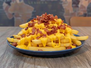 BATATA COM CHEDDAR E BACON