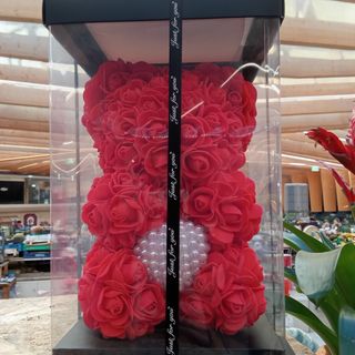 "Urso de Flores – O Presente Perfeito para Encantar"