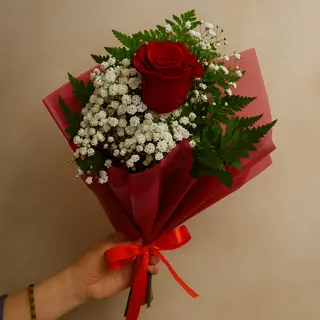Ramo com Rosa e Verdes Naturais