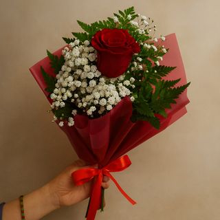 Ramo com Rosa e Verdes Naturais