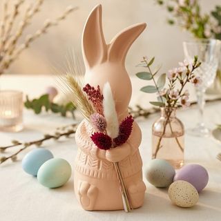 Coelho em Cerâmica – Decoração Elegante com Flores Secas