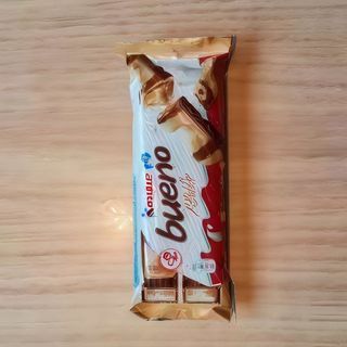 Kinder Bueno White