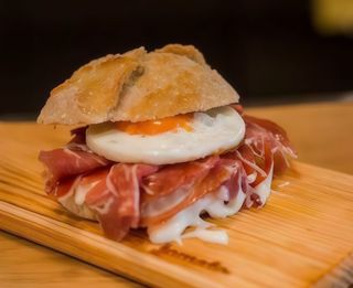 Sandes de Presunto com Ovo