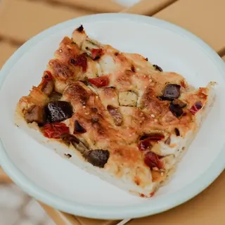 Focaccia queijo/tomates