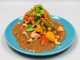 Gai Pad Med Muang