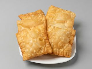 6 Mini Pastéis de Queijo e Bacon