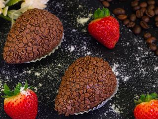 Coxinha de Morango e Brigadeiro