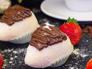 Coxinha de Morango e Nido