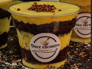 Bolo de pote maracujá com chocolate