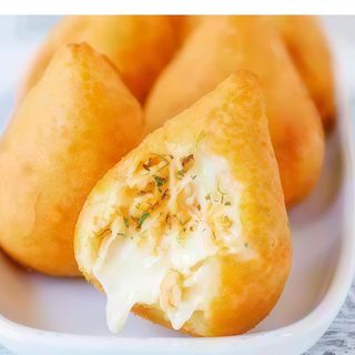3 Coxinhas de Queijo Grande