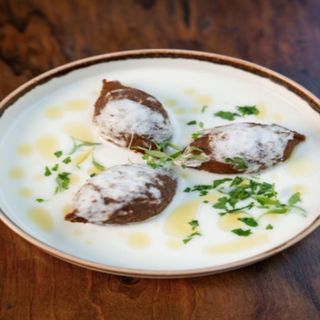 Kebbeh em Molho de Iogurte