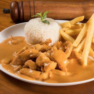 Strogonoff de frango 