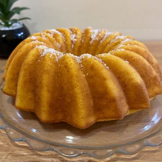Bolo de broa de milho com coco