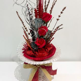 Bouquet Elegante em Vermelho e Cinza