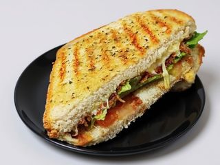 Tosta Mozzarella 1/2 ( 1 pessoa)