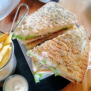 Tosta 4 Queijos 1/2 ( 1 pessoa )