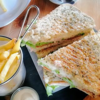 Tosta Presunto e Brie 1/2 ( 1 pessoa )