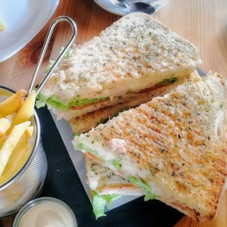 Tosta Torresmos e Queijo (1 pessoa)