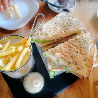 Tosta 4 Queijos (2 pessoas )