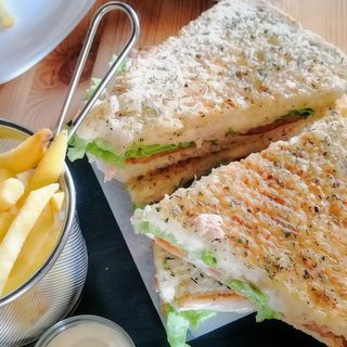 Tosta Bacon com cheddar e Cebola