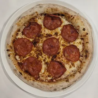 Pizza salami medium