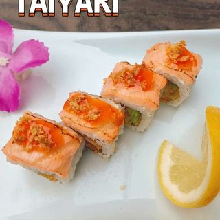 29 CALIFORNIA GAMBA PANADO COM SALMAO BRASIADO 