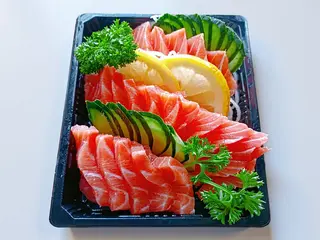 F1. Sashimi Salmao