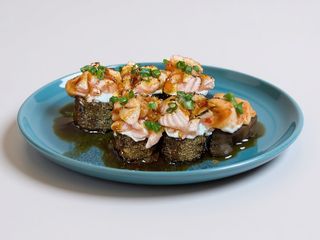 S6 MAKI SALMAO FRITO COM SALMAO BRASIADO