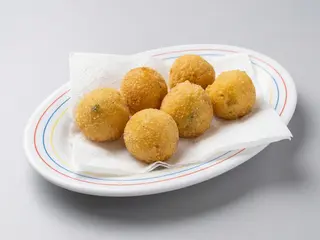 6 mini bolinhas de queijo