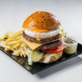 Hambúrguer Big Bite Ovo com fritas