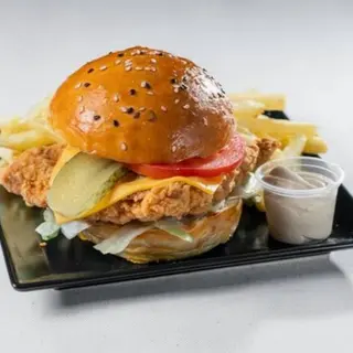 Hambúrguer Crispy Bite com fritas