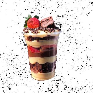 Copo da felicidade brownie e morango 