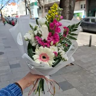 Ela Merece Flores - Dia das  Mulheres