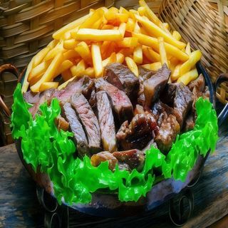 Porção de picanha com batatas fritas 