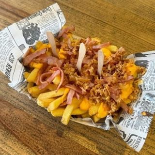 Batata Frita com Cheddar e Bacon
