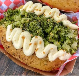 Batatas recheadas de brócolos