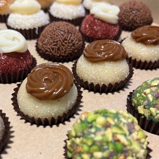 Caixa com 9 Brigadeiros