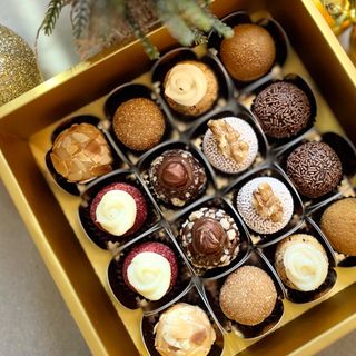 Caixa com 16 Brigadeiros