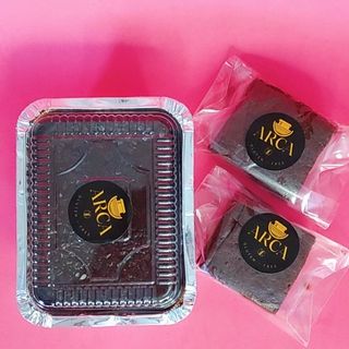 Bolo de chocolate + 2 brownie simples