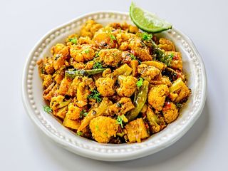 Adaraki gobhi aloo masala