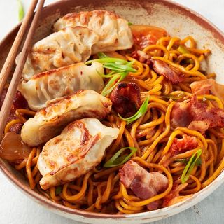 Dumpling fried noodles 