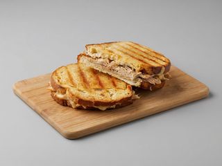Chicken sandwich ( tosta de frango ) 