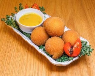 Dose de Bolinhas de Alheira