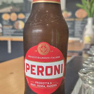 Cerveja italiano Peroni