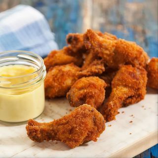 Coxinha e asinha de frango + Molho especial