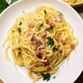 Espaguete à Carbonara +bebida lata