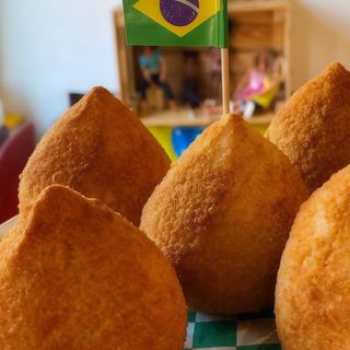 Coxinha de frango 4 unidade 