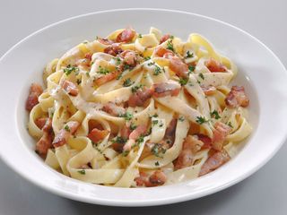 Massa chouriço e bacon 