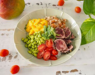 Bowl de Sushi Tataki de Atum com Wakame