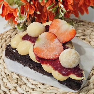 Fatia Brownie Nido com Morango